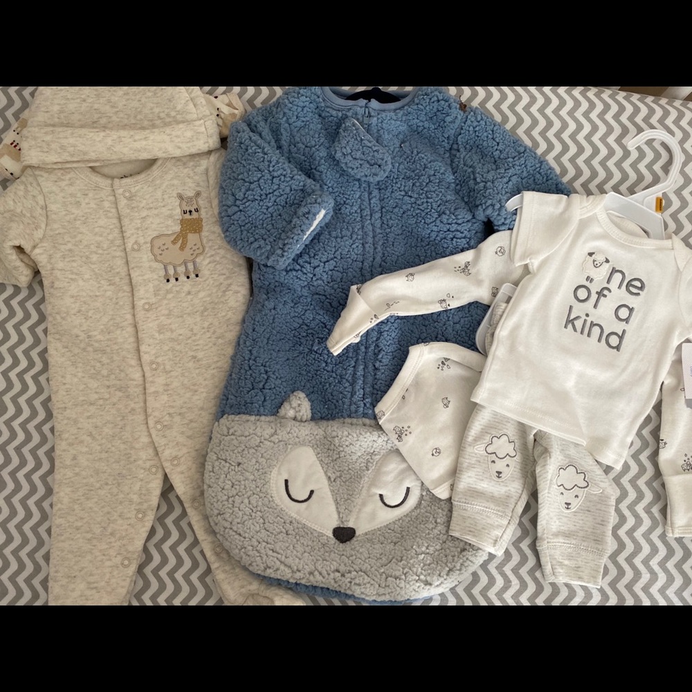 Newborn and 0-3 bundle, sleep sack and outfits